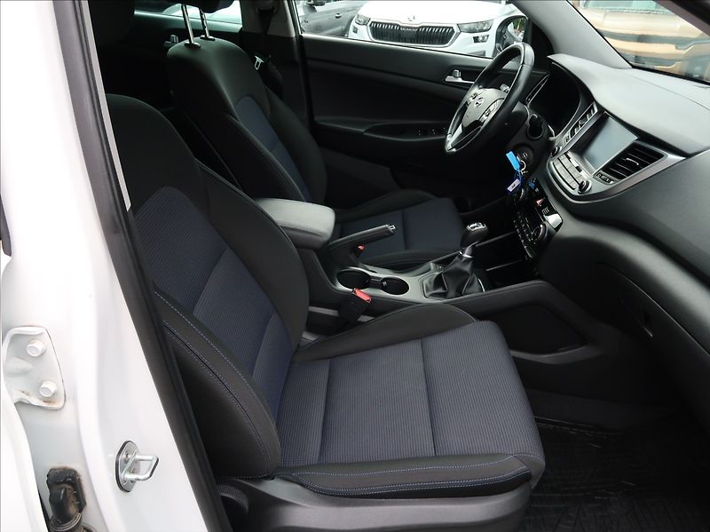 Hyundai Tucson 1,7 CRDi,85kW,1majČR,navi,tažn - fotka 13 z 27