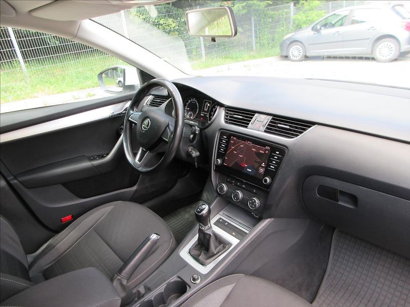 Škoda Octavia 1,6 TDi 85 Kw, Navi, Nové v ČR - fotka 14 z 28