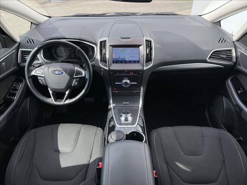Ford S-MAX 2,0 EcoBlue AWD A8 Titanium TZ - fotka 6 z 23