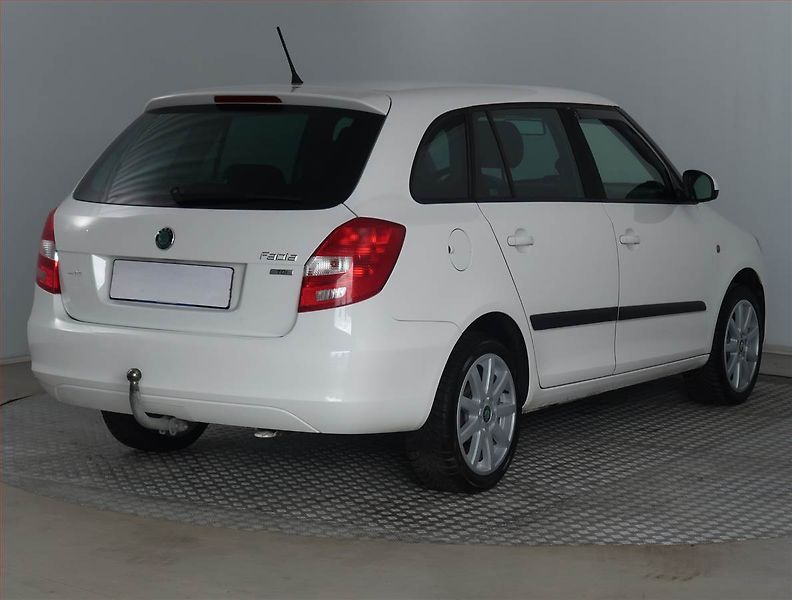 Škoda Fabia (2012) 1.6 TDI, Tažné, slušný stav - fotka 5 z 15