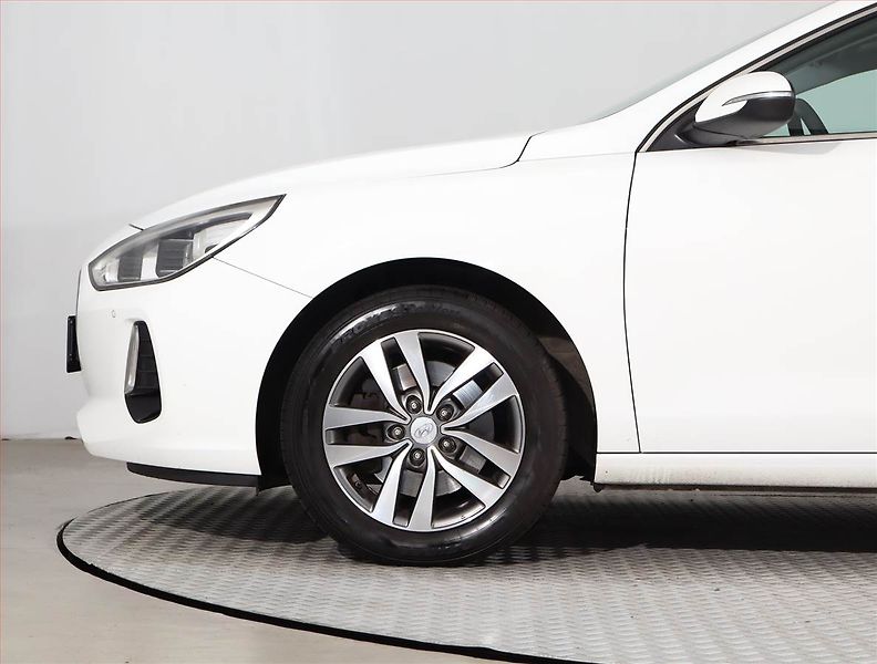 Hyundai i30 (2017) 1.4 CVVT, Tempomat - fotka 14 z 20