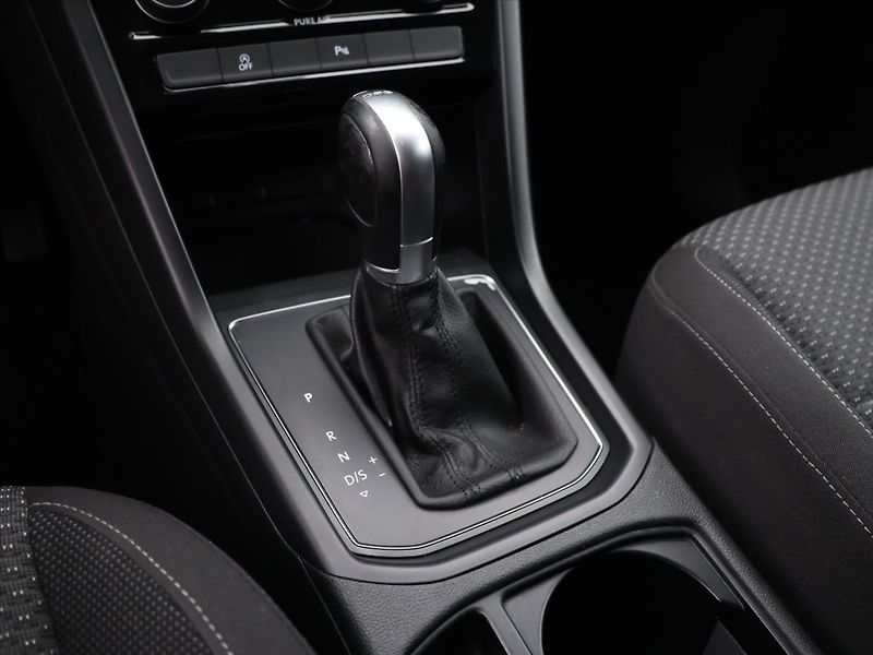 Volkswagen Touran 1,6 TDI 81kW DSG 7-Míst Tažné - fotka 21 z 29