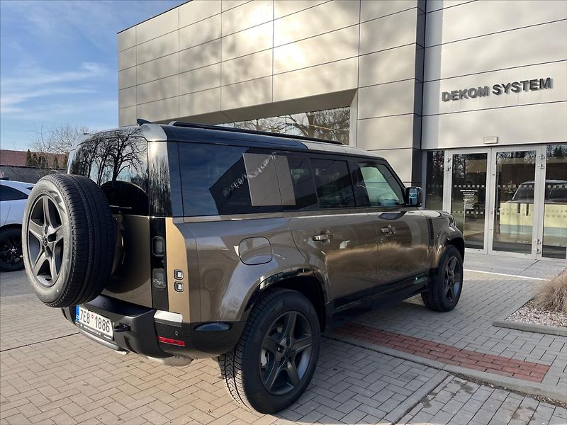 Land Rover Defender 3,0 110 X-Dynamic SE D250 AWD - fotka 4 z 14