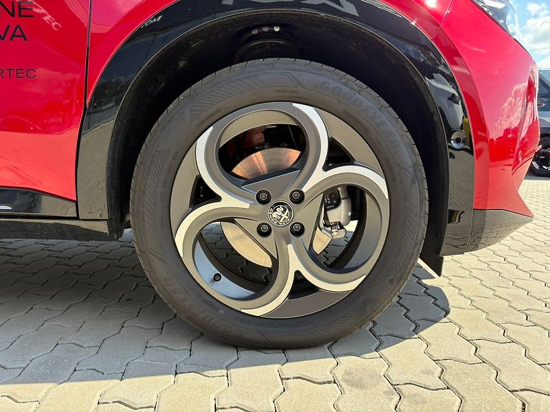 Alfa Romeo Junior Ibrida Sport Speciale 1.2 Turb - fotka 9 z 19