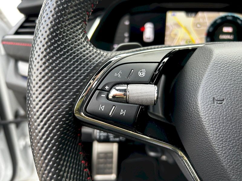 Škoda Octavia (2024) Combi 2.0 TDI 147kW DSG 4x4 RS - fotka 8 z 35