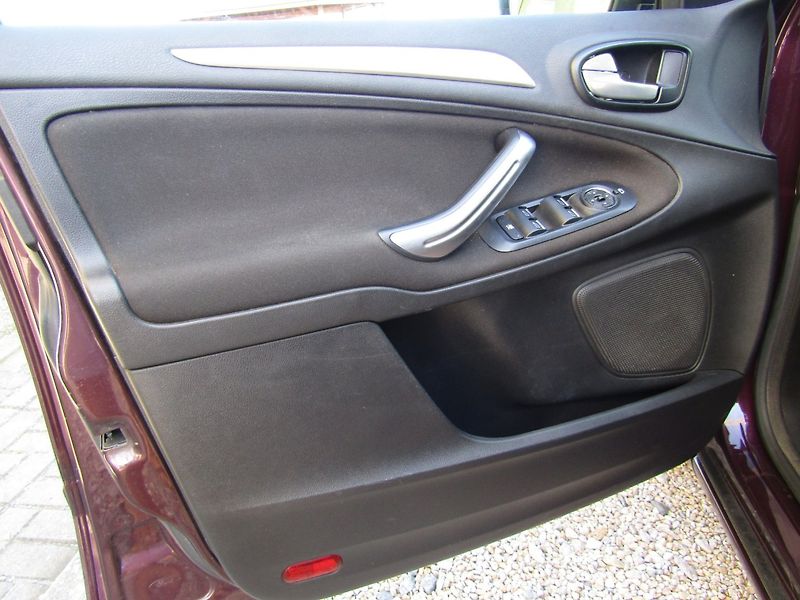 Ford S-MAX (2010) 2.0 TDCi EURO 5 - fotka 18 z 43