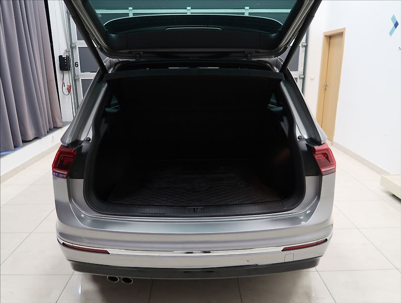 Volkswagen Tiguan 2,0 TDI DSG 4MOTION R-LINE - fotka 45 z 55