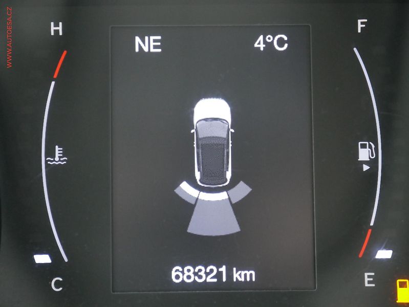 Jeep Compass (2018) 1.6 M-Jet, ČR, Longitude - fotka 15 z 21