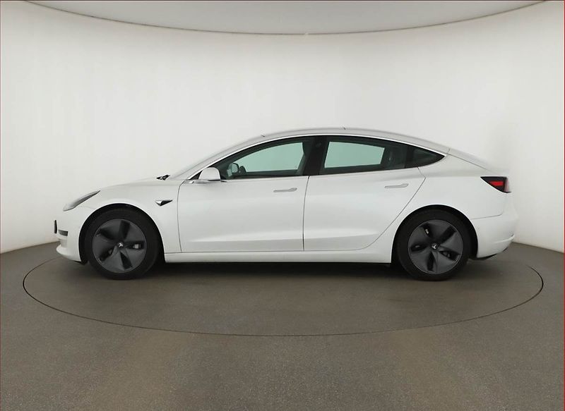 Tesla Model 3 (2020) Std Range Plus 52kWh, SoH 84% - fotka 3 z 17