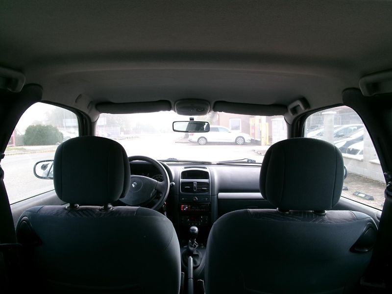 Renault Clio (2003) 1,2 16V AUTOKLIMA - fotka 11 z 21
