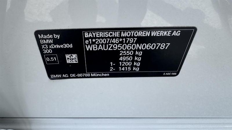 BMW X3 xDrive30d Mpaket - fotka 12 z 12