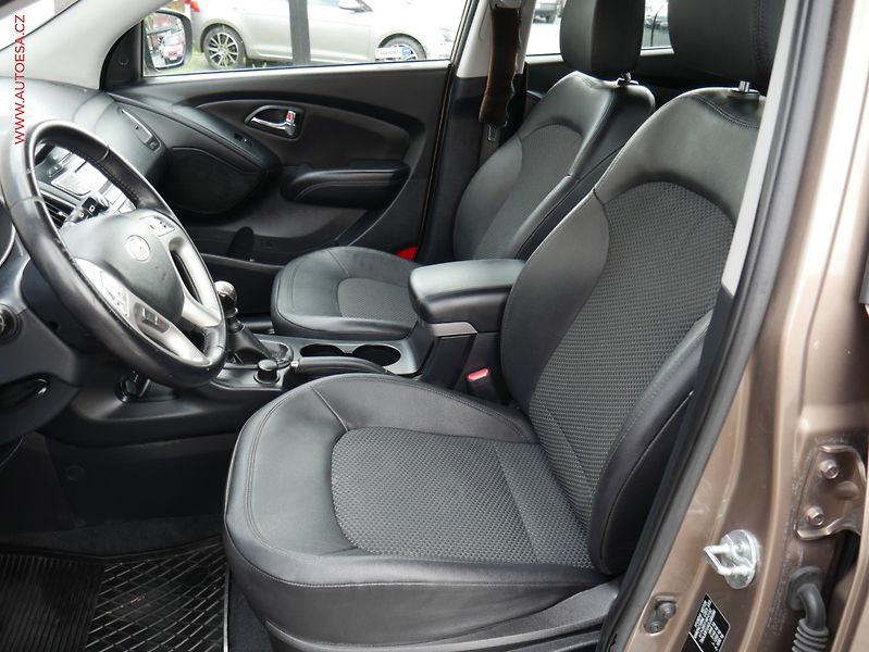 Hyundai ix35 (2013) 1.7CRDI, ČR, AC, tempo, park - fotka 9 z 15