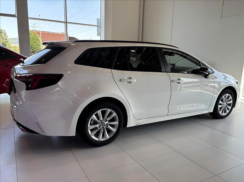 Toyota Corolla 1,8   TS Comfort Tech HEV - fotka 6 z 8