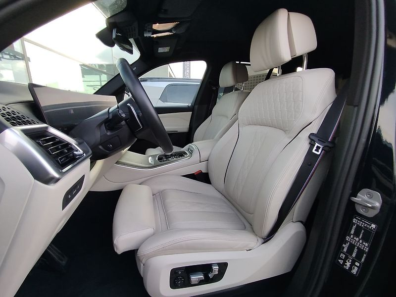 BMW X5 M60i - fotka 15 z 29