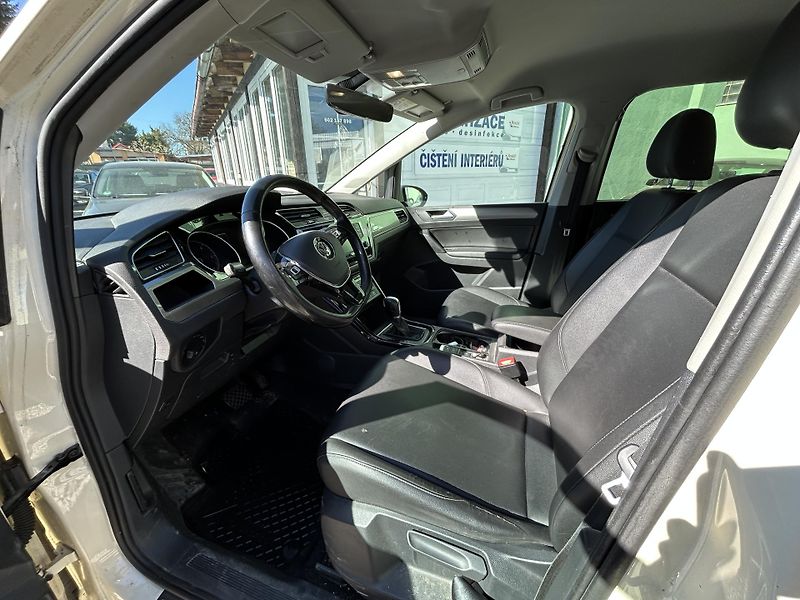 Volkswagen Touran (2016) 2.0 TDi 110 kw - fotka 12 z 20