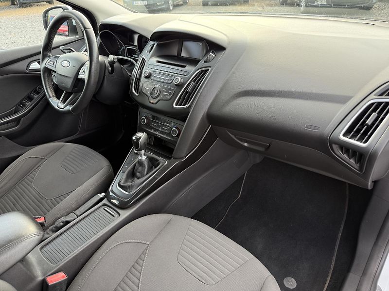 Ford Focus 1.5TDCi 88kW ČR - fotka 10 z 18