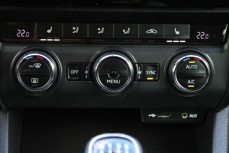 Škoda Octavia 1,6 TDI  TAŽNÉ,JOY - fotka 15 z 27