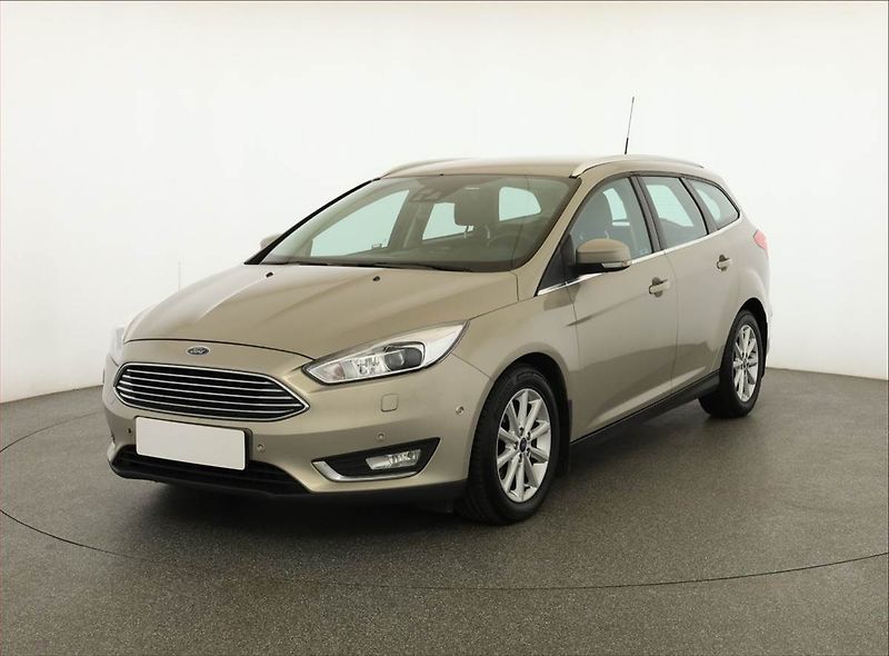 Ford Focus (2016) 2.0 TDCi, Serv.kniha, Navi - fotka 2 z 18