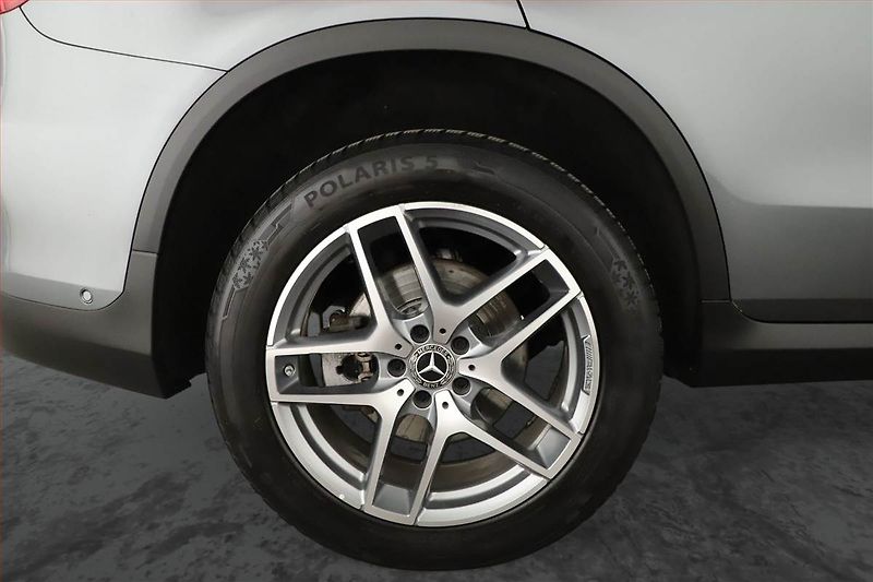 Mercedes-Benz GLC (2017) 350 e 4MATIC - fotka 20 z 20