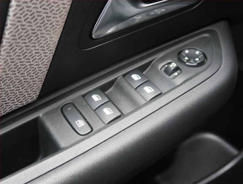 Citroën C4 (2024) 1.2 PureTech, Automat, ČR - fotka 20 z 23