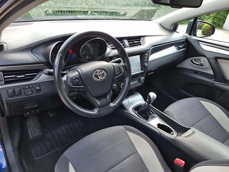 Toyota Avensis (2016) 1.8 COMFORT,KAMERA,ALU - fotka 13 z 42