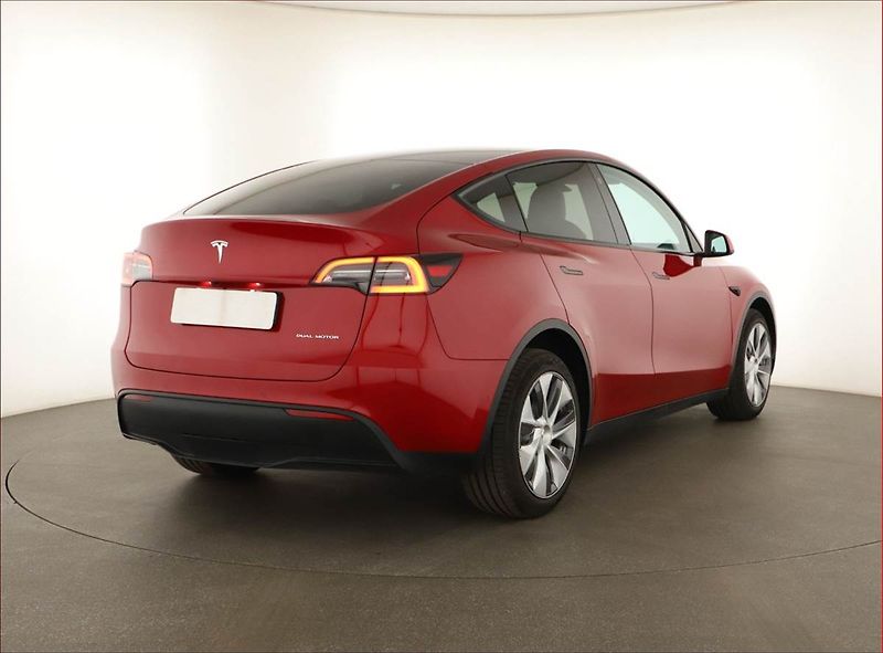 Tesla Model Y (2022) Long Range AWD 79kWh, SoH 91% - fotka 5 z 19