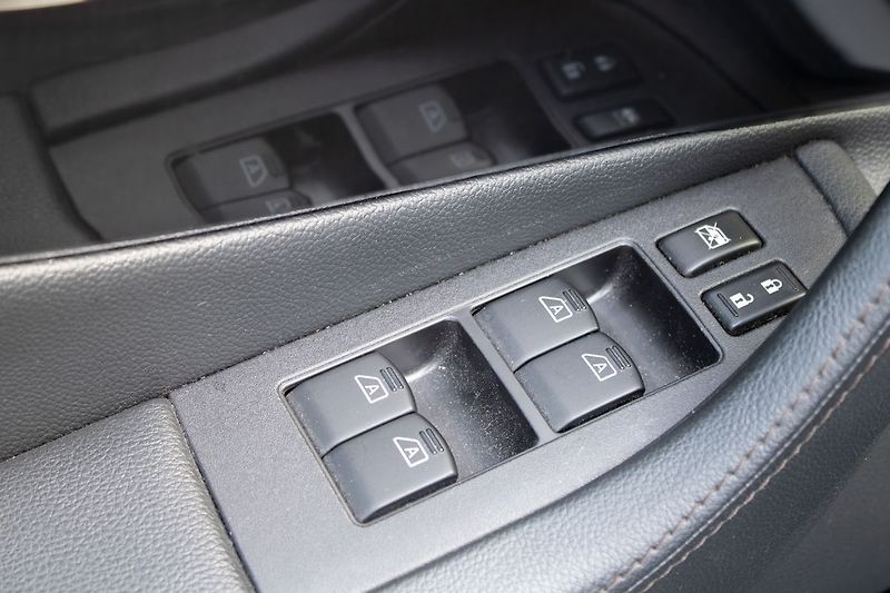 Infiniti QX70 Verze S, servisované, DVB-T - fotka 35 z 53