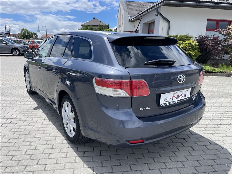 Toyota Avensis 2,0 D-4D 93 kw Klima bez koroz - fotka 3 z 30
