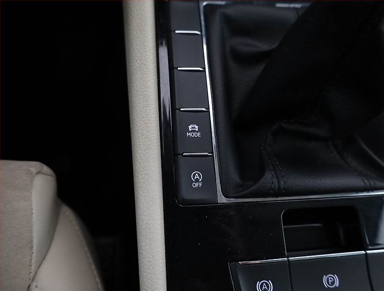 Škoda Superb (2016) Style 2.0 TDI, Kůže, Navi - fotka 15 z 21