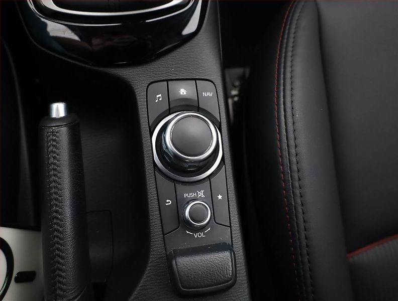 Mazda CX-3 (2017) Revolution 2.0 Skyactiv-G - fotka 13 z 17