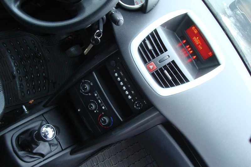 Peugeot 207 (2010) 1.4i, Zakoup.v ČR, Naj.70 Tis. - fotka 43 z 52