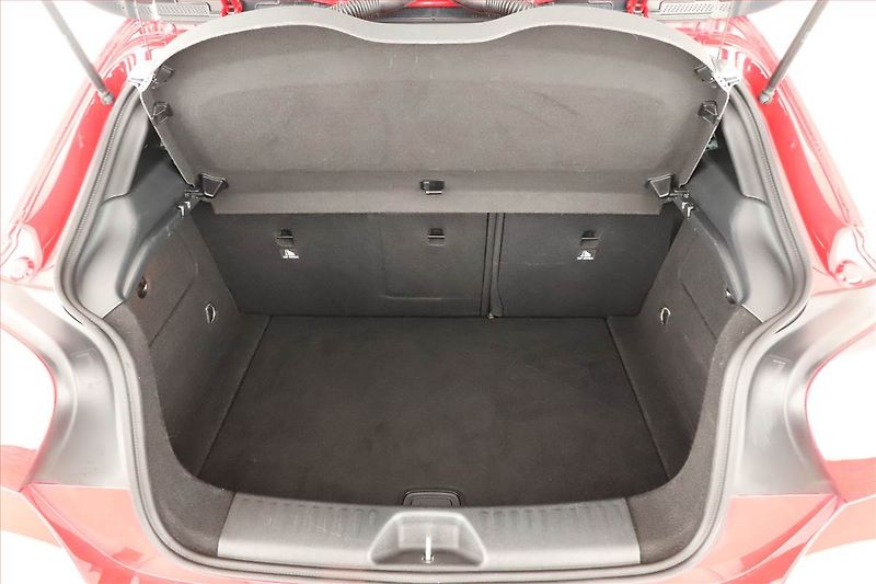 Mercedes-Benz Třídy A (2016) A 180 d, Automat, Kůže, Navi - fotka 11 z 19