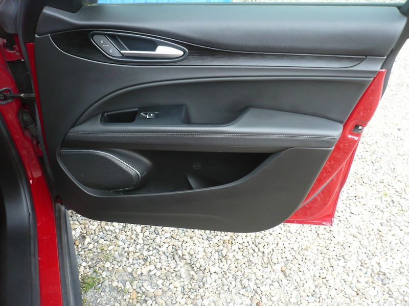 Alfa Romeo Stelvio 2.0T Q4 Kamera Klima - fotka 30 z 33