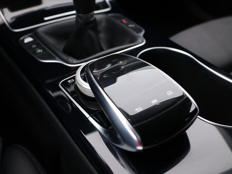 Mercedes-Benz Třídy C 1,6 C180 115 kW Full LED - fotka 23 z 32