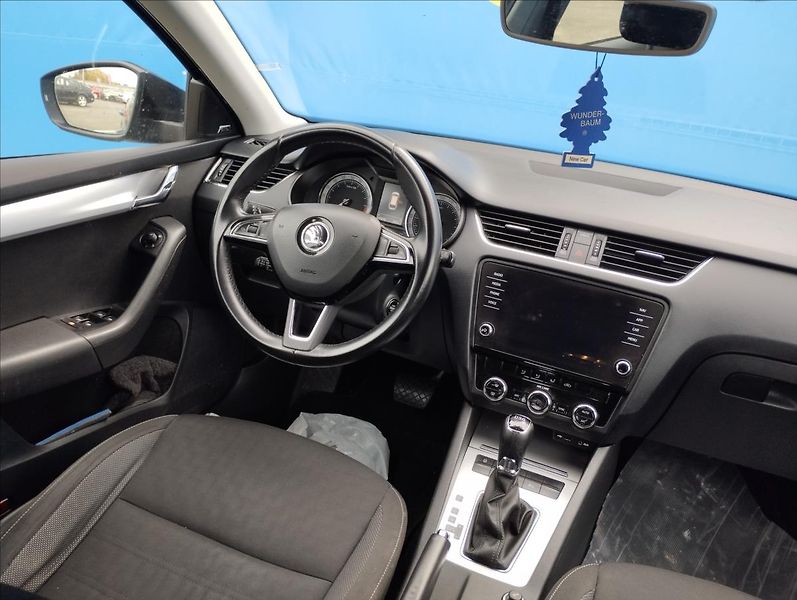 Škoda Octavia 1,6 - fotka 8 z 21