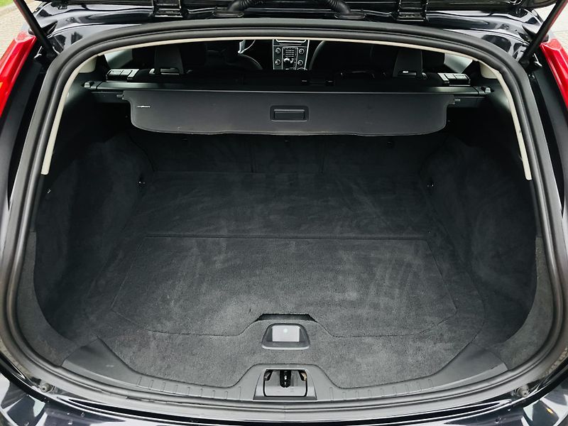 Volvo V60 2.4D5 MANUÁL TAŽNÉ SERVISKA - fotka 20 z 41