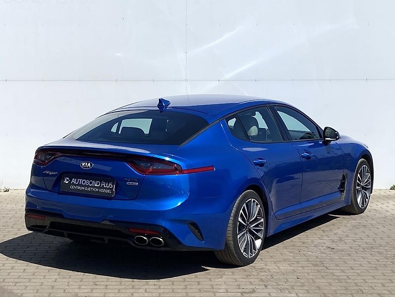 Kia Stinger 2.2 CRDi 147kW 8AT GT-Line - fotka 2 z 28
