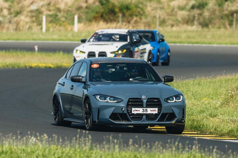 BMW M3 (2022) Comp., XDrive, HUD, Akrapovic - fotka 16 z 32