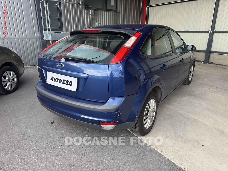 Ford Focus (2007) 1.6i, AC - fotka 2 z 3