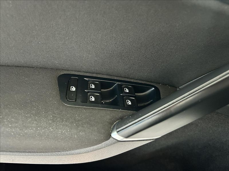Volkswagen Golf 1,4   TSI 92kW,ALLSTAR,SERVISK - fotka 8 z 27