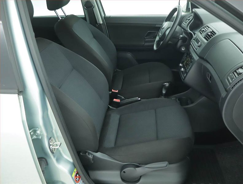 Škoda Fabia (2011) Ambiente 1.2 TSI, Serv.kniha - fotka 9 z 15