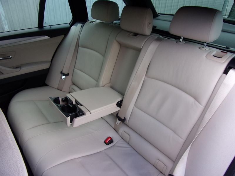 BMW Řada 5 (2012) M550d X-DRIVE 280kW KRÁSNÝ VŮZ - fotka 23 z 34