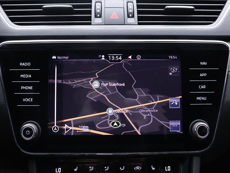 Škoda Superb 2,0 TDI 147kW 4x4 DSG Style+ - fotka 22 z 35