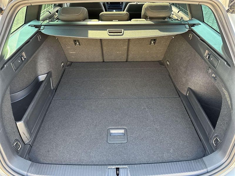 Volkswagen Passat (2023) Variant 2.0 TDI 4x4 DSG Busine - fotka 30 z 34