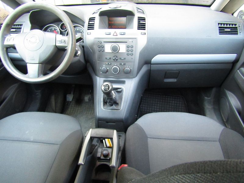 Opel Zafira (2006) 1.9 CDTi 88kW - fotka 15 z 33