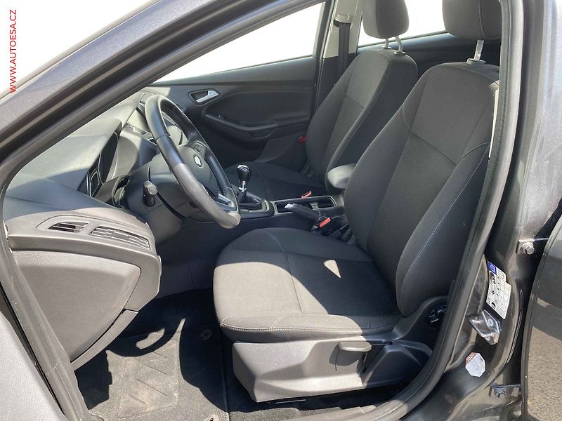 Ford Focus (2016) 1.0 EB, Trend, navi, stř. - fotka 9 z 17