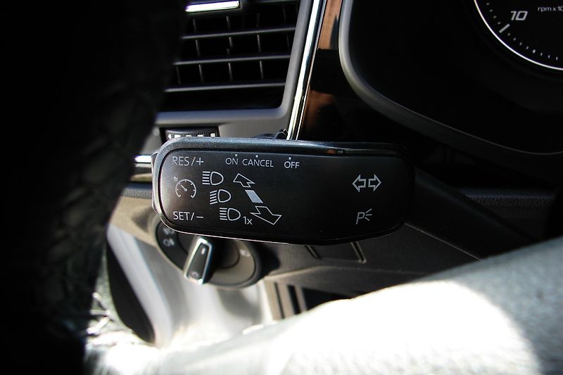 Seat Leon 1.6 TDi 110PS LED Navi-ZADÁN!  - fotka 20 z 42