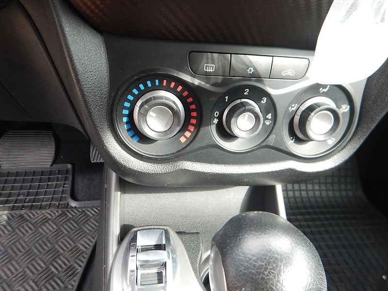Alfa Romeo MiTo 1.4 T 135, AUTOMAT, KLIMA - fotka 21 z 26