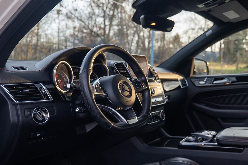 Mercedes-Benz GLE 350d 4M AMG Coupé 360 Pano Dis - fotka 9 z 40