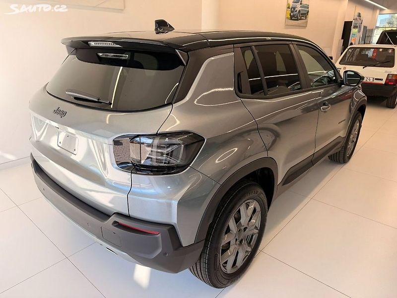 Jeep Avenger (2026) Altitude 1.2 Turbo e-Hybrid 11 - fotka 7 z 16